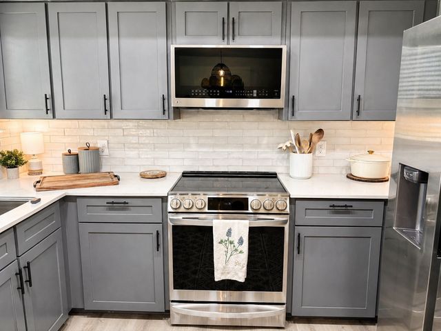 848 W Lynn Creek Drive, Arlington, TX 76001