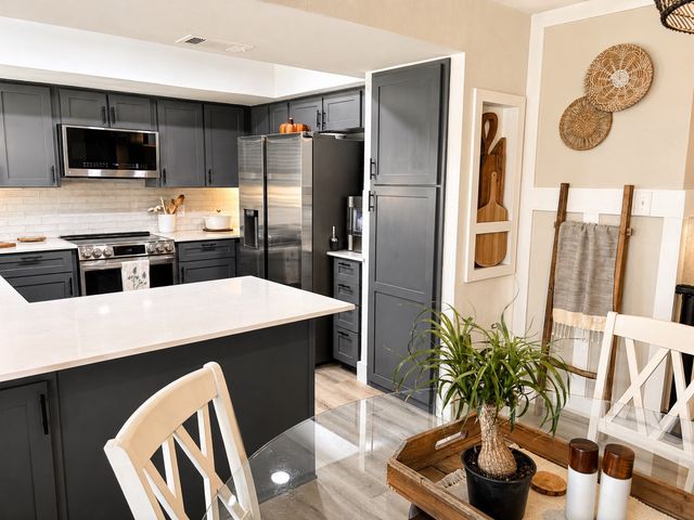 848 W Lynn Creek Drive, Arlington, TX 76001