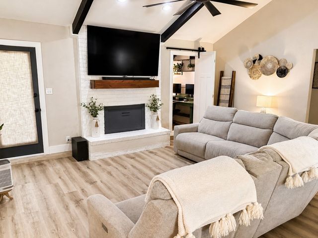 848 W Lynn Creek Drive, Arlington, TX 76001