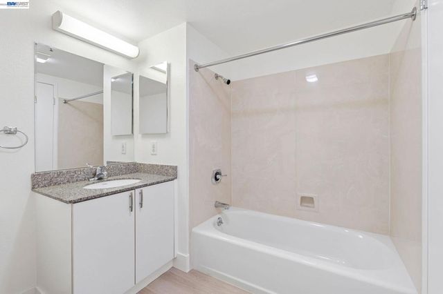 989 Webster Street 546, Oakland, CA 94607