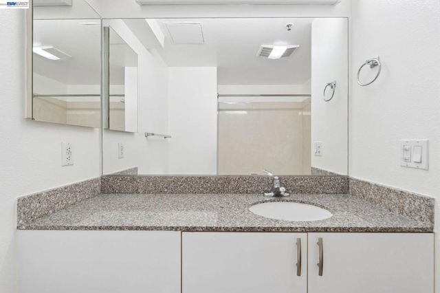 989 Webster Street 546, Oakland, CA 94607
