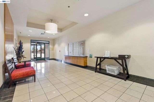989 Webster Street 546, Oakland, CA 94607