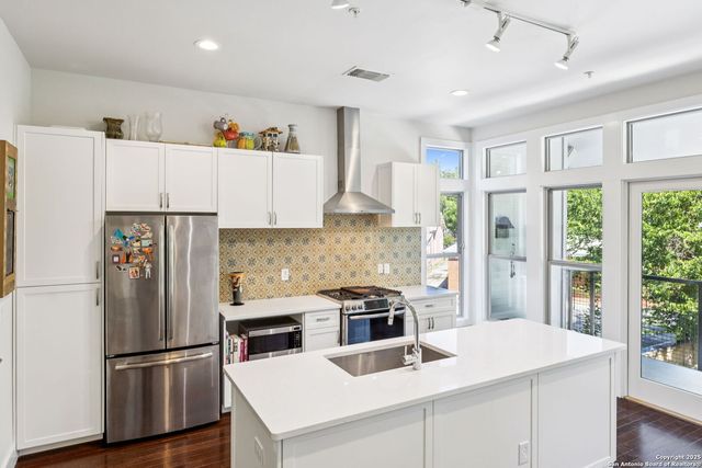 135 Cedar St Unit 105, San Antonio, TX 78210