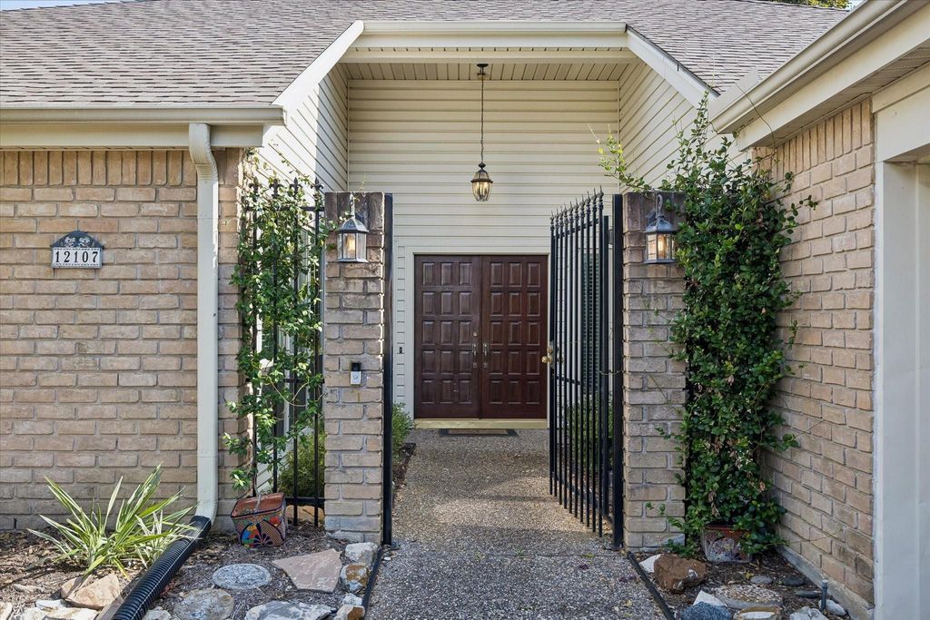 12107 Burgoyne Drive, Houston, TX 77077
