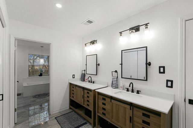 8292 Hartrick Bluff RD, Temple, TX 76502