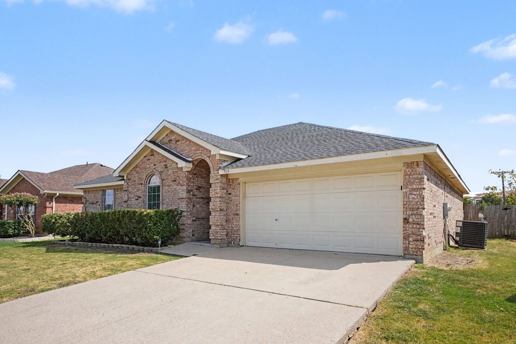 360 Mcmurtry Drive, Arlington, TX 76002 — exterior