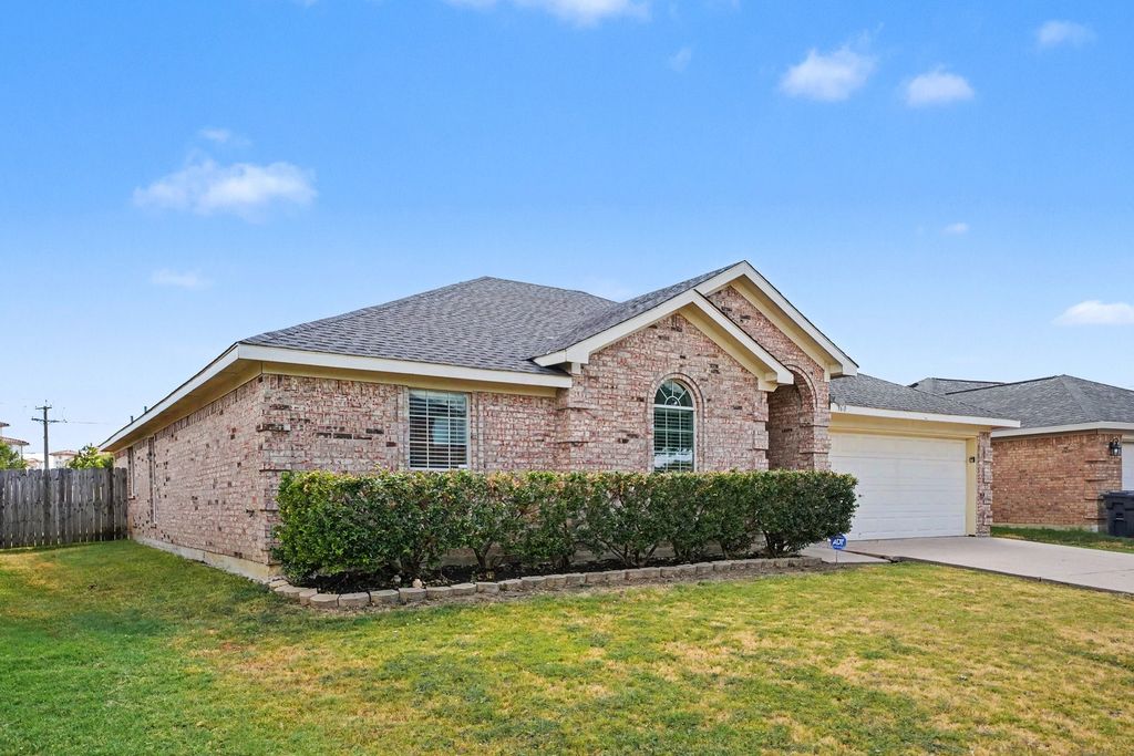 360 Mcmurtry Drive, Arlington, TX 76002 — photo 2