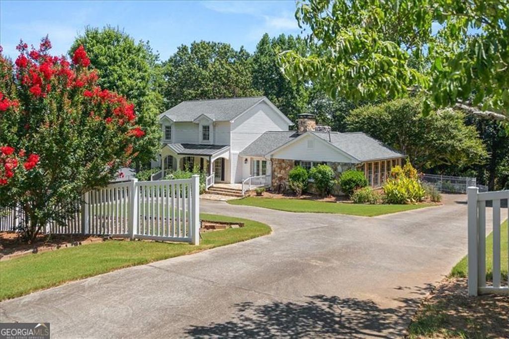 2166 Tanglewood Drive, Snellville, GA 30078