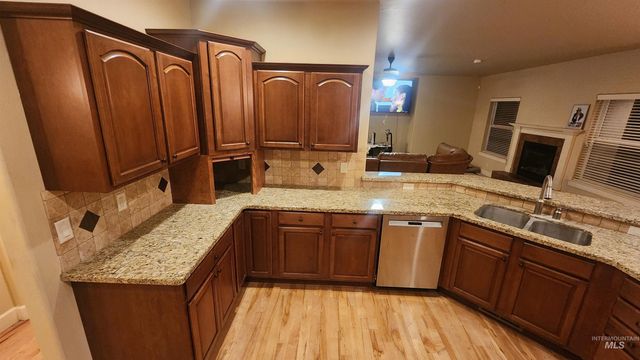 1861 Canyon Park Ct, Twin Falls, ID 83301