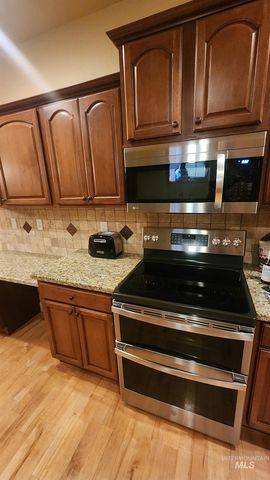 1861 Canyon Park Ct, Twin Falls, ID 83301