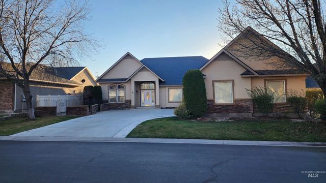 1861 Canyon Park Ct, Twin Falls, ID 83301
