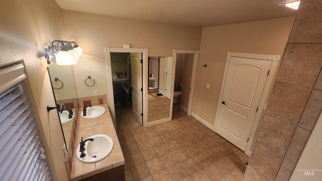 1861 Canyon Park Ct, Twin Falls, ID 83301