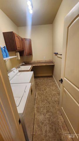 1861 Canyon Park Ct, Twin Falls, ID 83301