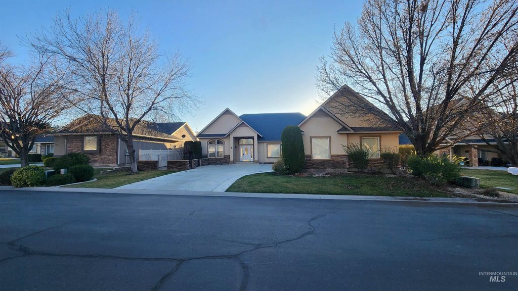 1861 Canyon Park Ct, Twin Falls, ID 83301