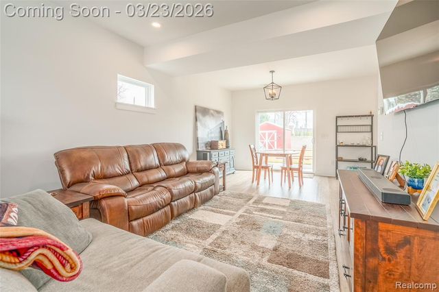 25800 Groveland, Roseville, MI 48066