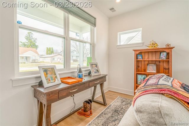 25800 Groveland, Roseville, MI 48066