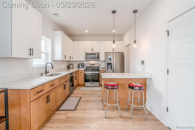 25800 Groveland, Roseville, MI 48066