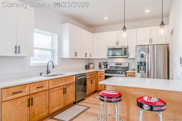 25800 Groveland, Roseville, MI 48066