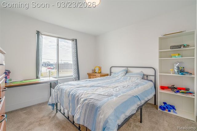 25800 Groveland, Roseville, MI 48066