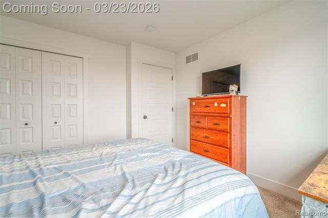 25800 Groveland, Roseville, MI 48066