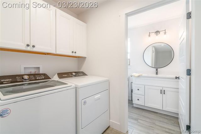 25800 Groveland, Roseville, MI 48066