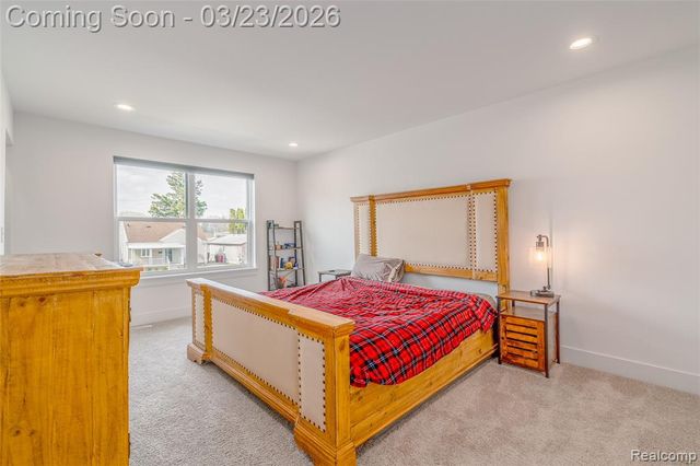 25800 Groveland, Roseville, MI 48066