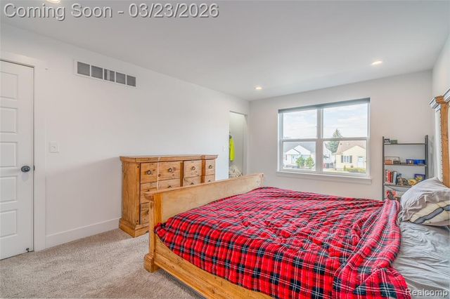 25800 Groveland, Roseville, MI 48066