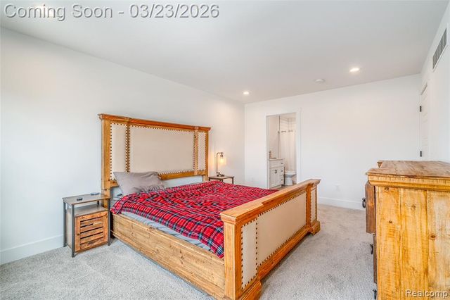 25800 Groveland, Roseville, MI 48066