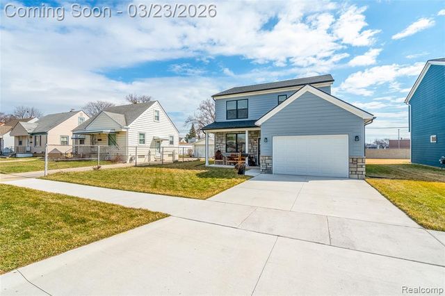 25800 Groveland, Roseville, MI 48066