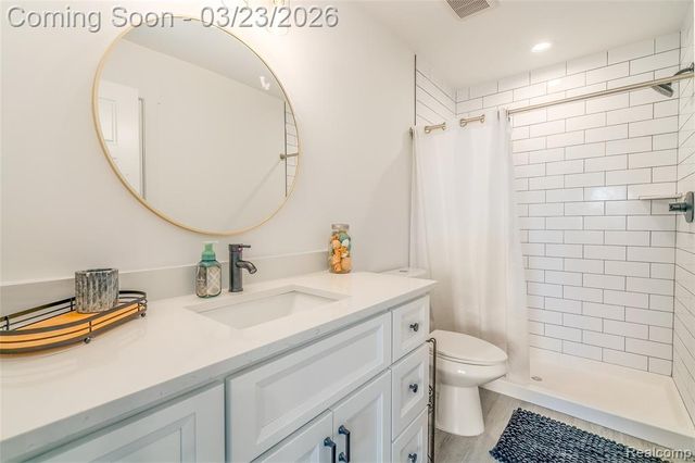 25800 Groveland, Roseville, MI 48066