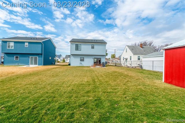 25800 Groveland, Roseville, MI 48066