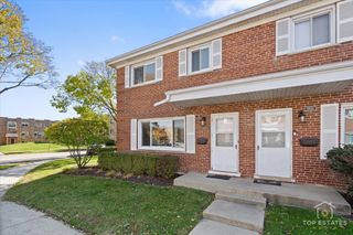 1136 N Boxwood Drive, Mount Prospect, IL 60056