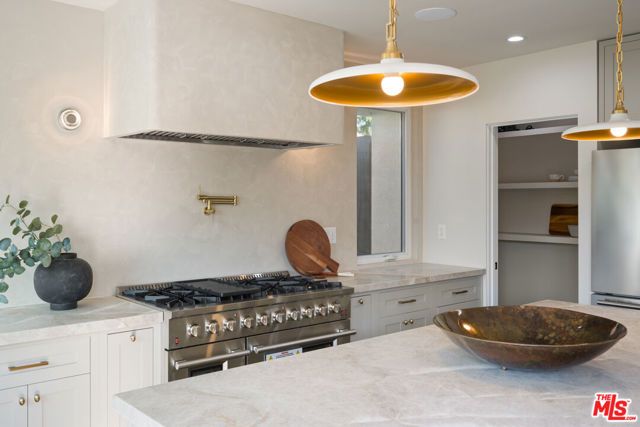 3751 Edgehill Drive, Los Angeles, CA 90018