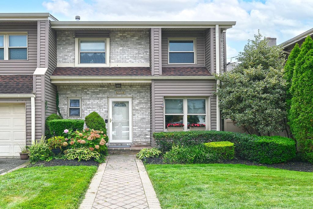 226 Oakview Avenue, Oceanside, NY 11572