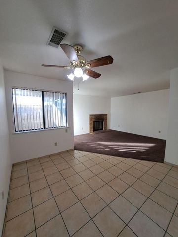 950 W Mckinley Avenue, Fresno, CA 93728