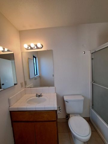 950 W Mckinley Avenue, Fresno, CA 93728