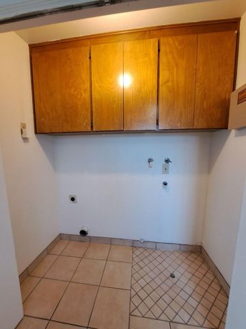 950 W Mckinley Avenue, Fresno, CA 93728