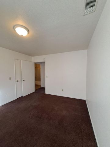 950 W Mckinley Avenue, Fresno, CA 93728