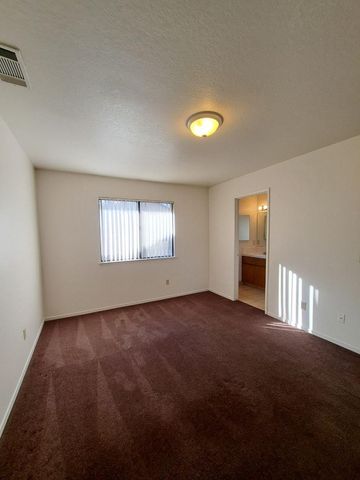 950 W Mckinley Avenue, Fresno, CA 93728