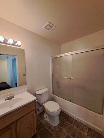 950 W Mckinley Avenue, Fresno, CA 93728