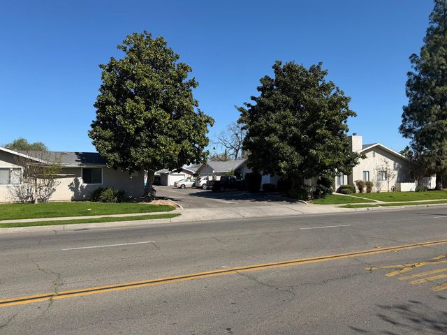 950 W Mckinley Avenue, Fresno, CA 93728