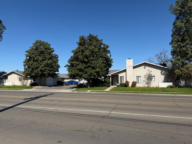 950 W Mckinley Avenue, Fresno, CA 93728