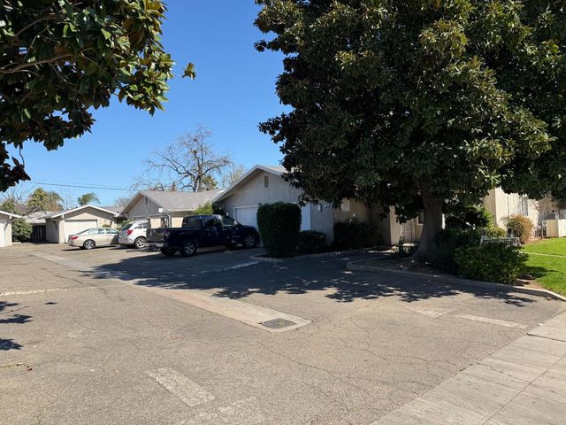 950 W Mckinley Avenue, Fresno, CA 93728