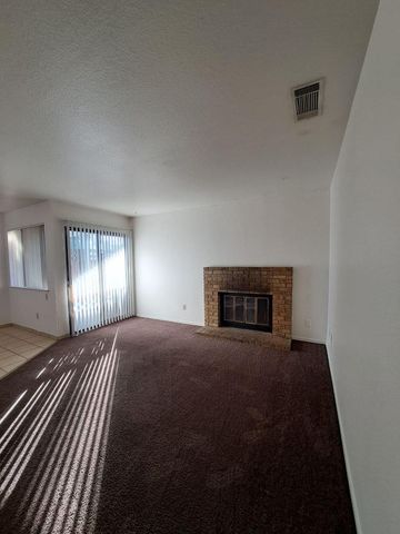 950 W Mckinley Avenue, Fresno, CA 93728