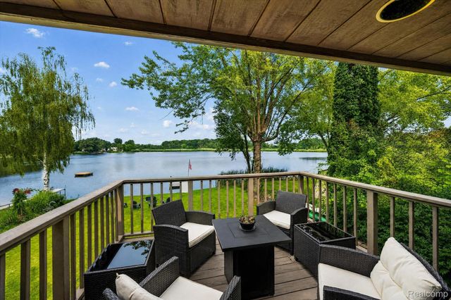 4341 Cornith Drive, Orion Charter Township, MI 48359