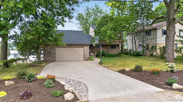 4341 Cornith Drive, Orion Charter Township, MI 48359