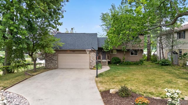 4341 Cornith Drive, Orion Charter Township, MI 48359