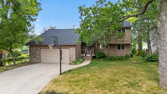 4341 Cornith Drive, Orion Charter Township, MI 48359