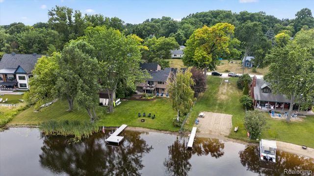 4341 Cornith Drive, Orion Charter Township, MI 48359