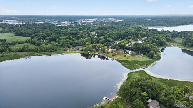 4341 Cornith Drive, Orion Charter Township, MI 48359
